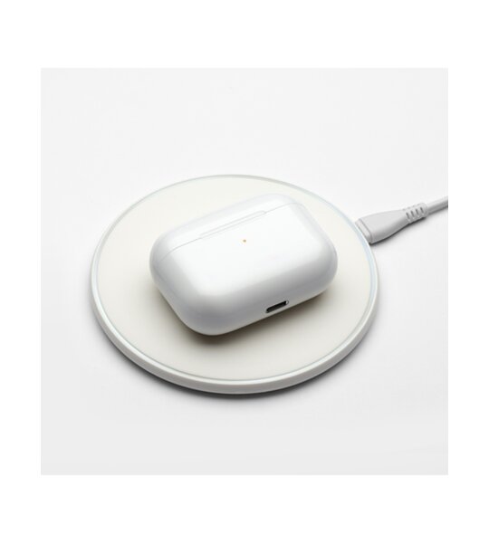Bluetooth гарнитура Deppa Air Pro TWS в зарядном футляре белая
